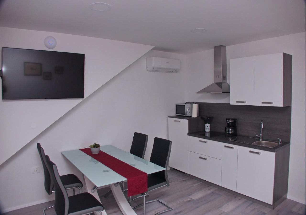 Apartmaji Anita Begunje pri Cerknici Ngoại thất bức ảnh