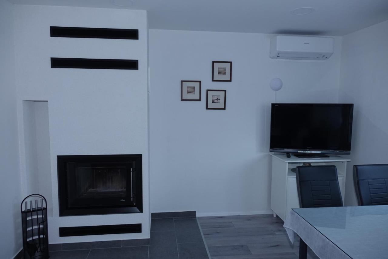 Apartmaji Anita Begunje pri Cerknici Ngoại thất bức ảnh